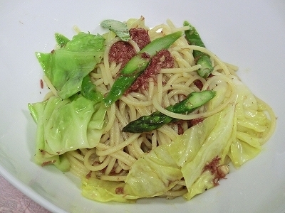 コンビーフとキャベツアスパラスパ